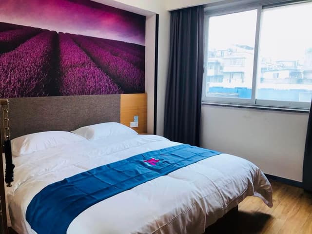 Business Queen Room