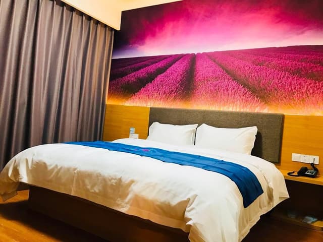 Business Queen Room