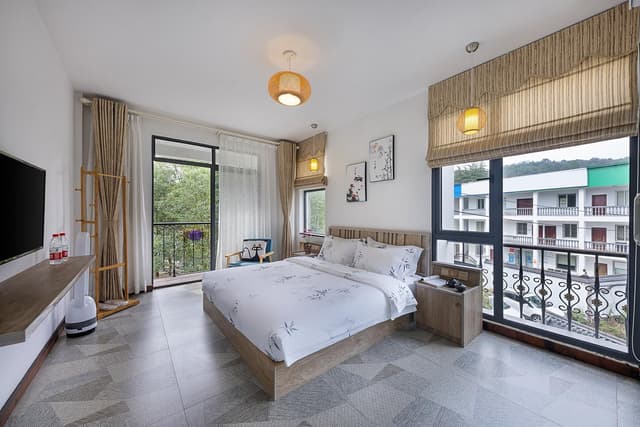1 King Bed