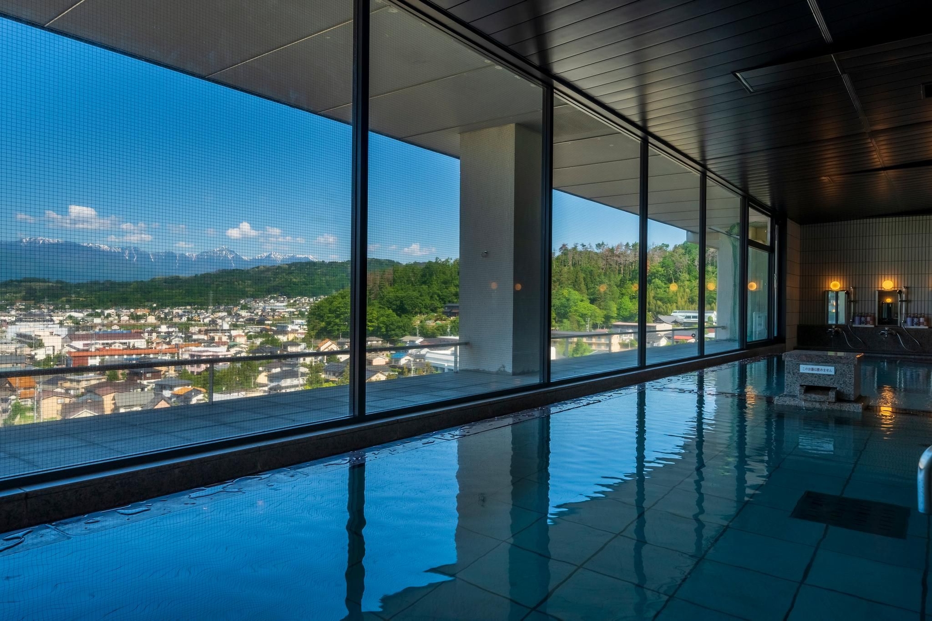 โรงแรมออนเซ็น โอโมโตะ (Onsen Hotel Omoto)0