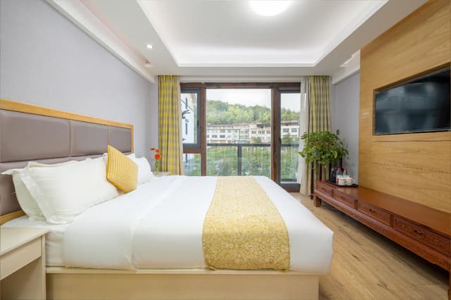 Mountain View King Room