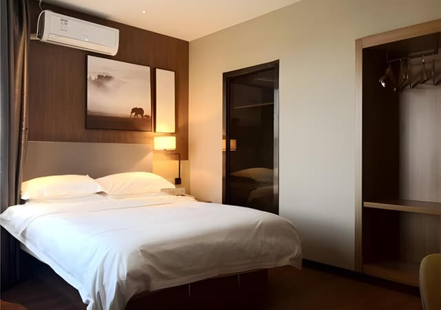 Business Queen Room