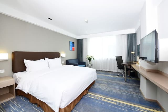 Standard Room, 1 King Bed (Extra Floor Space)