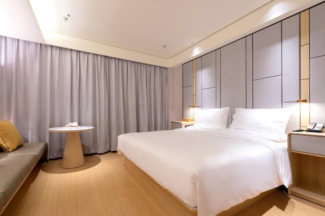Huazhu - Room With Bed