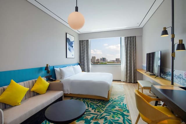 KING GUEST ROOM