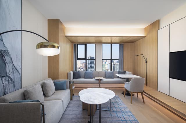 1 Bedroom Suite, 1 King, City view