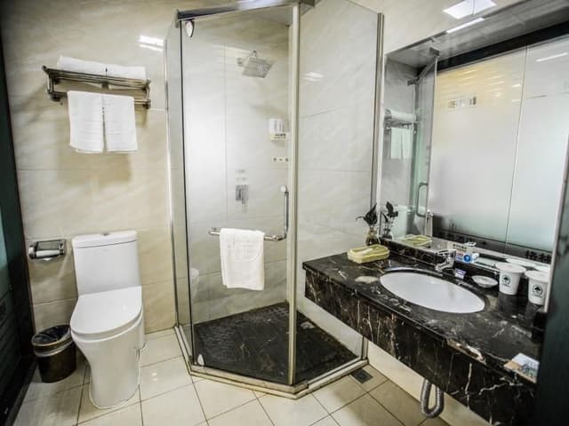 Queen Deluxe Room