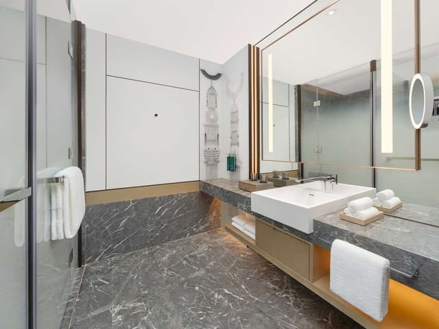 KING GUEST ROOM