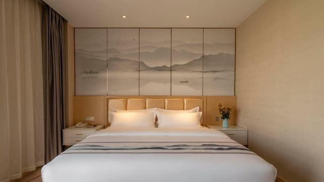 Huazhu - Room With Bed