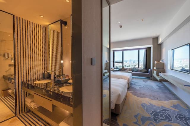 Room, 2 Twin Beds, City View