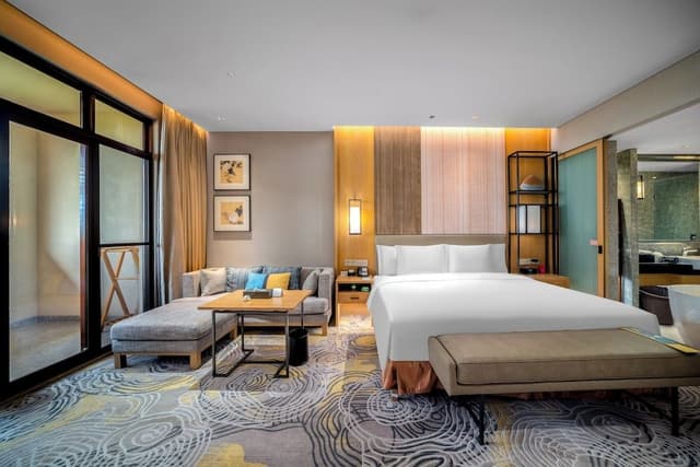 Standard Room, 1 King Bed, Club Lounge Access
