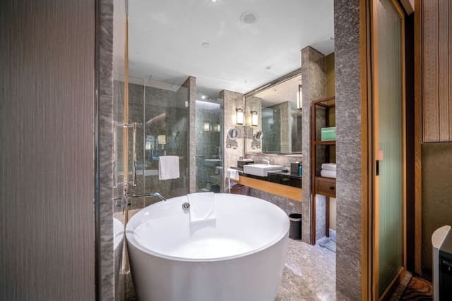 Standard Room, 1 King Bed, Club Lounge Access