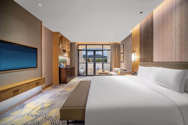 Standard Room, 1 King Bed, Club Lounge Access