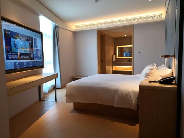 Huazhu - Room With Bed