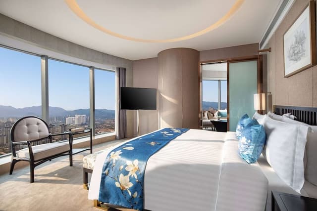 Luxury Suite