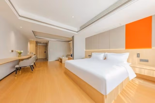 Deluxe Room, 1 King Bed, Non Smoking