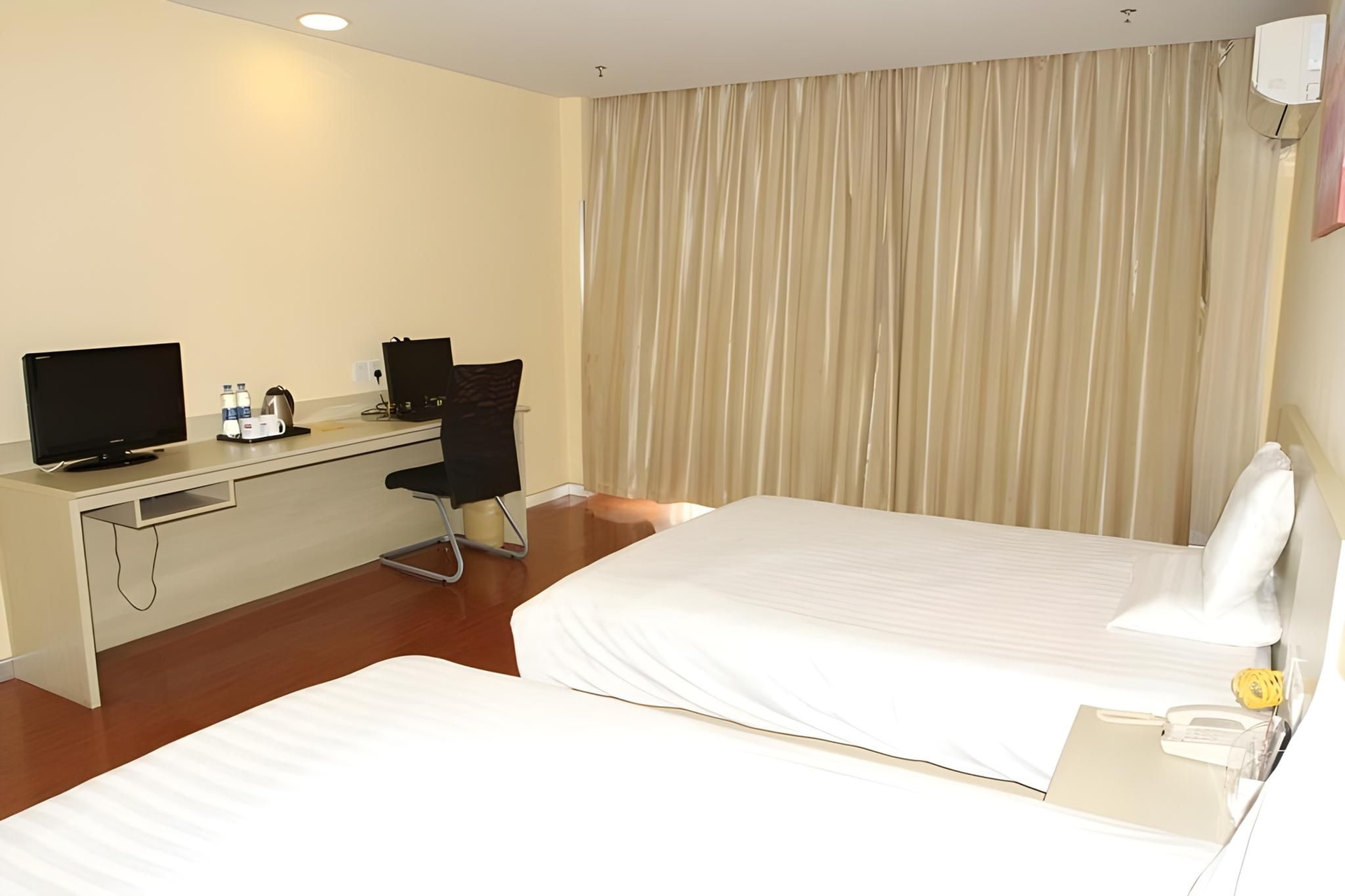 ฮั่นถิง โฮเทล ไท่จิง นิว เอ็นเนอร์จี้ เหม่ยฉือ (Hanting Hotel Taixing New Energy Meishi)1