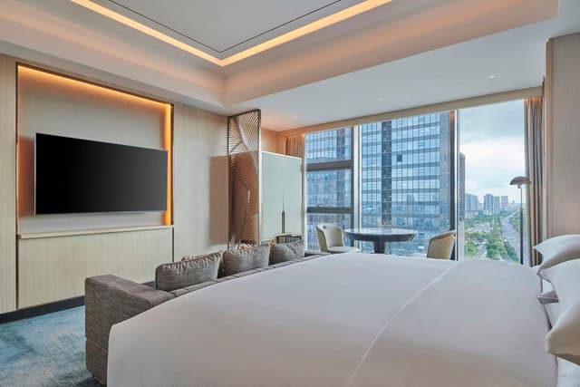 KING GUEST ROOM