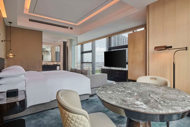 KING CORNER EXECUTIVE ROOM WITH LOUNGE ACCESS