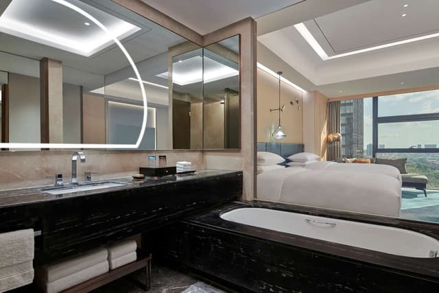 TWIN DELUXE ROOM