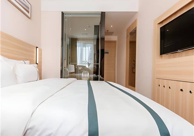 Business Queen Room