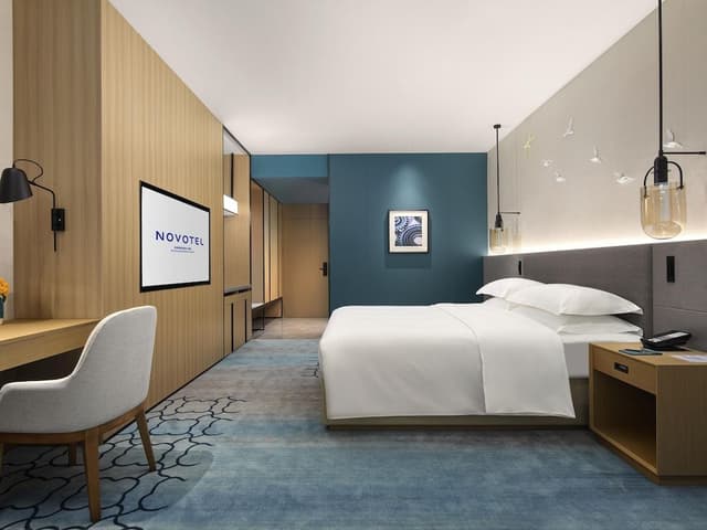 Superior Room, 1 King Bed, City View