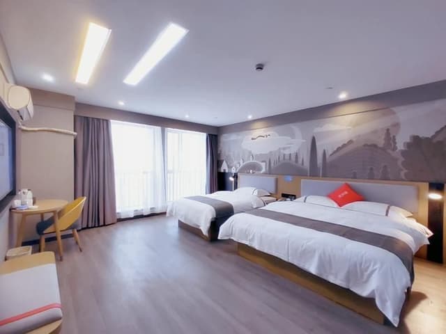 Deluxe Family Room