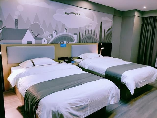 Twin Deluxe Room