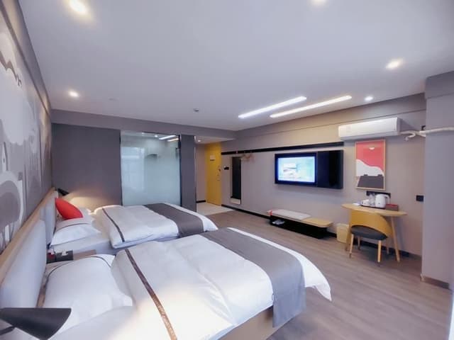 Deluxe Family Room