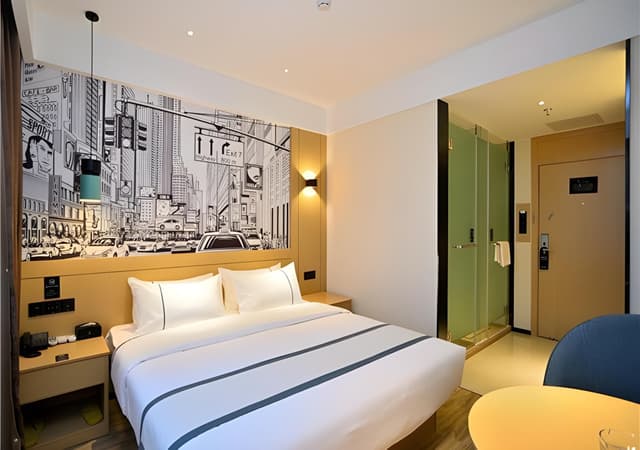 Business Queen Room