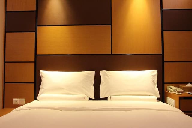 Huazhu - Destress Superior Bed Room