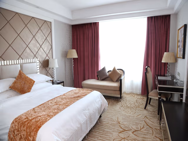 Deluxe Room Queen Size Bed