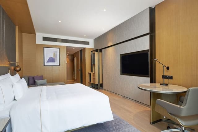 Room, 1 King Bed, City View