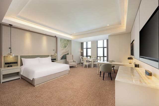 Suite, 1 King Bed