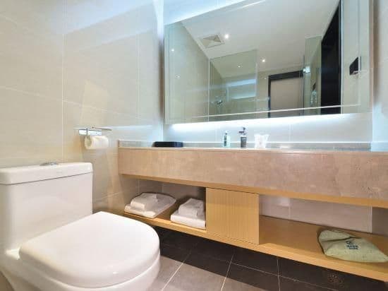 Business Queen Room