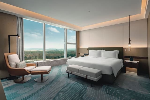 Suite, 1 Bedroom (Dining Area)