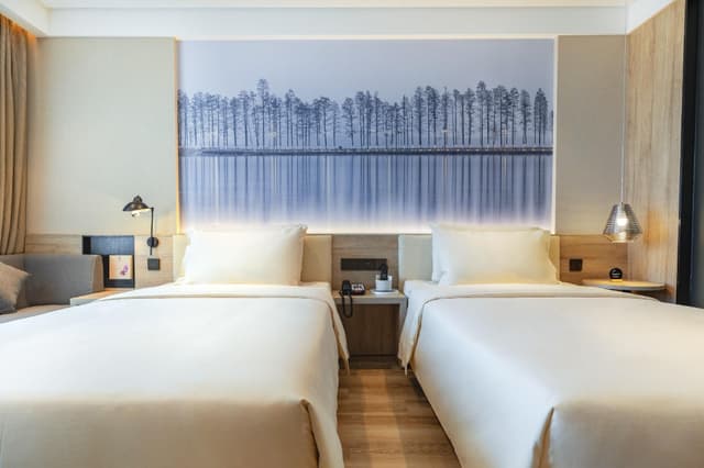 Huazhu - Deluxe Twin Room