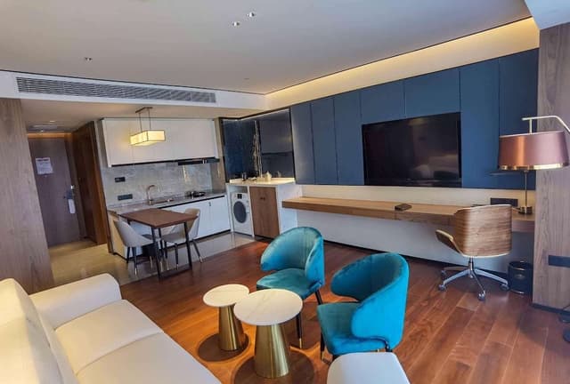 Quiet Deluxe Suite