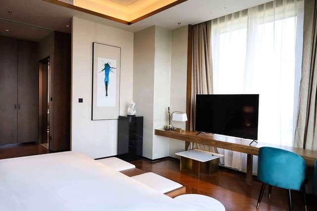 Quiet King Room