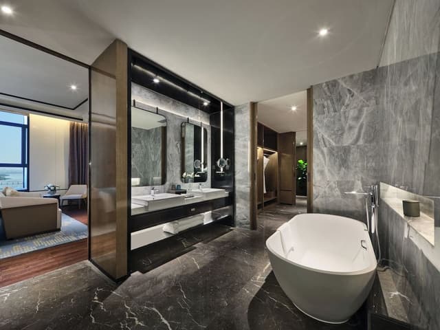 Royal Suite, 1 King Bed, Club Lounge Access, Lake View