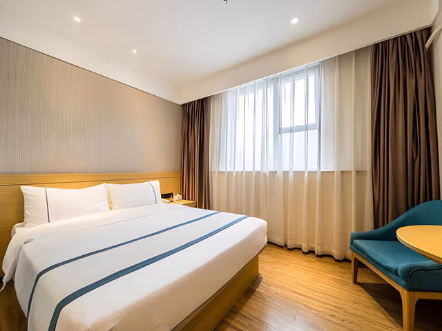 Business Queen Room