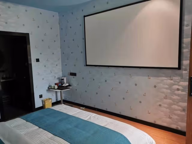 Feature Queen Room