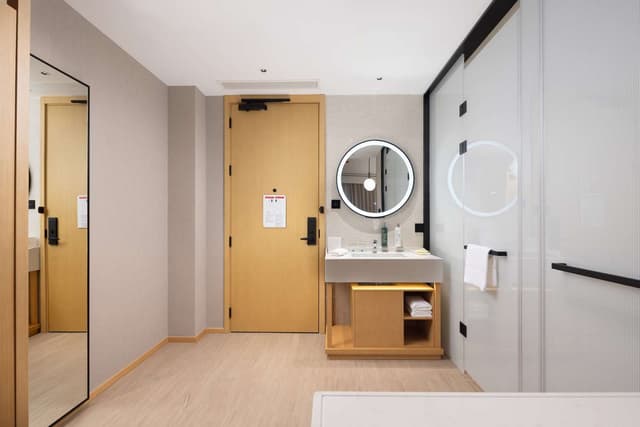 KING SUPERIOR ROOM