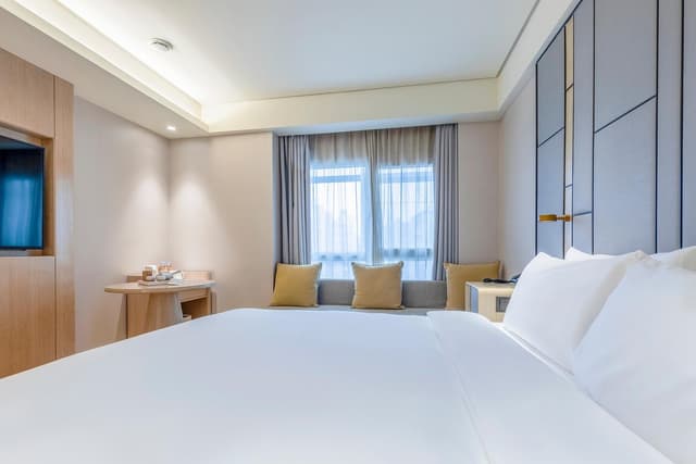 Huazhu - Room With Bed