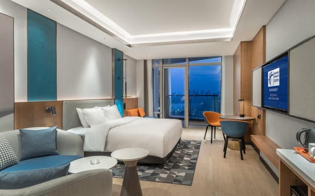 1 King Standard Lake View