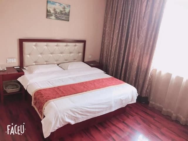 Hotel Queen Room