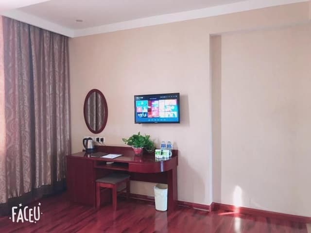 Hotel Queen Room