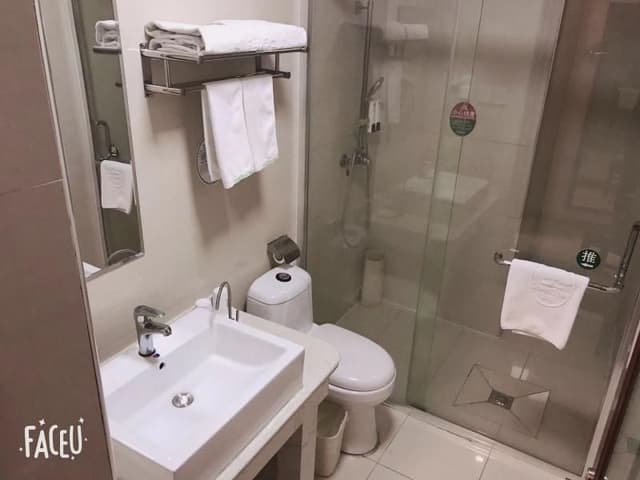 Hotel Queen Room