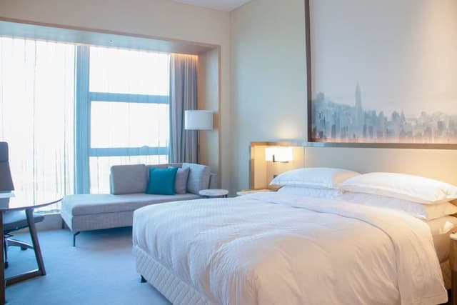 Deluxe Room, 1 King Bed, Lake View