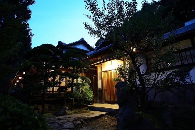 Sukiya-zukuri Hanare Chouseiden, Smoking